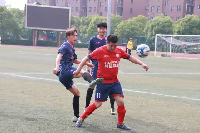 曼联在哥德堡与巴黎圣日耳曼战成平局